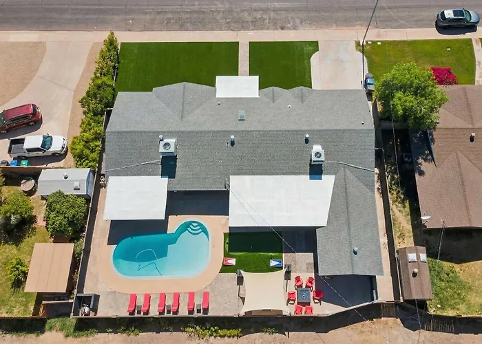 Casa - Private Paradise W Pool Putt & Games Holiday home *
