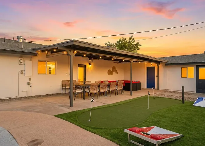 Casa - Private Paradise W Pool Putt & Games Holiday home *